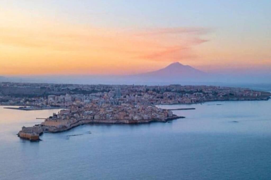 Sea-View Terrace & Bikes Moon Ortigia Holiday Home Syrakusa Exteriör bild